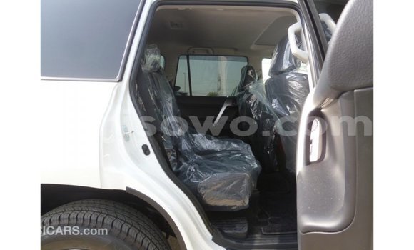Acheter Import Voiture Toyota Prado Blanc à Import - Dubai, Benin Acheter Import Voiture Toyota Prado Blanc à Import - Dubai, Benin