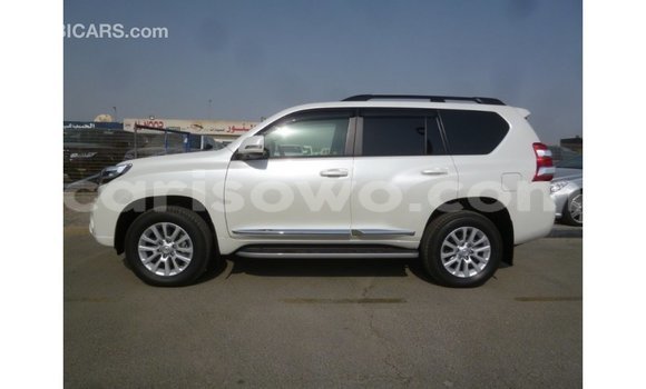 Acheter Import Voiture Toyota Prado Blanc à Import - Dubai, Benin Acheter Import Voiture Toyota Prado Blanc à Import - Dubai, Benin