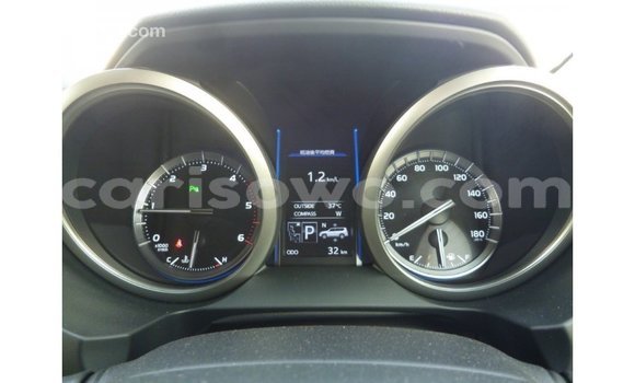 Acheter Import Voiture Toyota Prado Blanc à Import - Dubai, Benin Acheter Import Voiture Toyota Prado Blanc à Import - Dubai, Benin