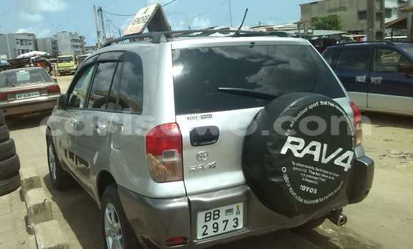 Ra Àlòkù Toyota RAV4 Silver Ọkọ̀ in Cotonou ni Benin Ra Àlòkù Toyota RAV4 Silver Ọkọ̀ in Cotonou ni Benin