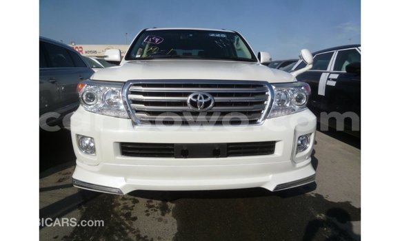 Ra Imported Toyota Land Cruiser funfun Ọkọ̀ in Import - Dubai ni Benin Ra Imported Toyota Land Cruiser funfun Ọkọ̀ in Import - Dubai ni Benin