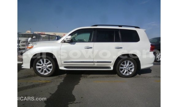 Ra Imported Toyota Land Cruiser funfun Ọkọ̀ in Import - Dubai ni Benin Ra Imported Toyota Land Cruiser funfun Ọkọ̀ in Import - Dubai ni Benin