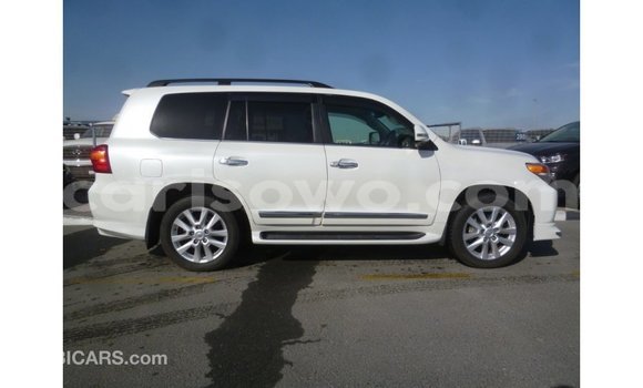 Ra Imported Toyota Land Cruiser funfun Ọkọ̀ in Import - Dubai ni Benin Ra Imported Toyota Land Cruiser funfun Ọkọ̀ in Import - Dubai ni Benin