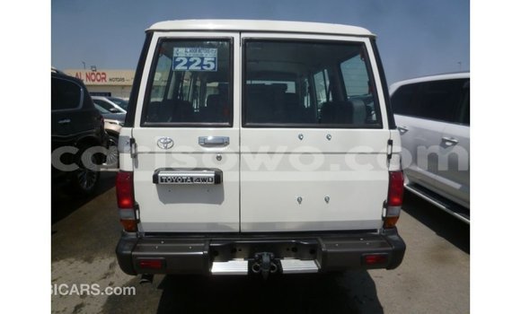 Ra Imported Toyota Land Cruiser funfun Ọkọ̀ in Import - Dubai ni Benin Ra Imported Toyota Land Cruiser funfun Ọkọ̀ in Import - Dubai ni Benin
