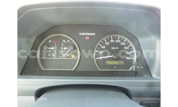 Ra Imported Toyota Land Cruiser funfun Ọkọ̀ in Import - Dubai ni Benin Ra Imported Toyota Land Cruiser funfun Ọkọ̀ in Import - Dubai ni Benin