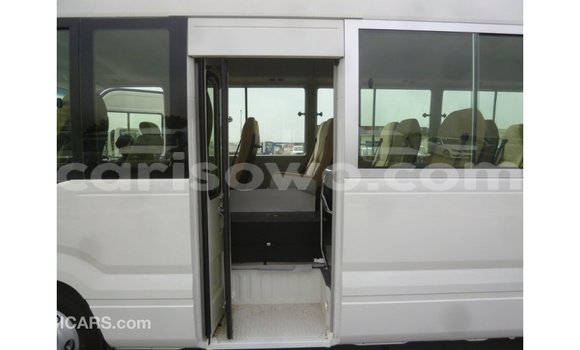 Acheter Import Utilitaire Toyota Coaster Blanc à Import - Dubai, Benin Acheter Import Utilitaire Toyota Coaster Blanc à Import - Dubai, Benin