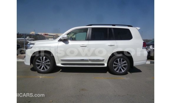 Ra Imported Toyota Land Cruiser funfun Ọkọ̀ in Import - Dubai ni Benin Ra Imported Toyota Land Cruiser funfun Ọkọ̀ in Import - Dubai ni Benin