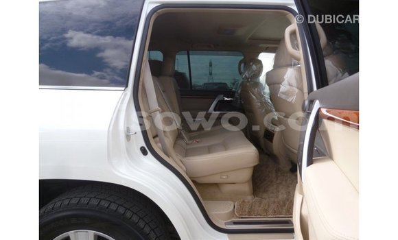 Buy Import Toyota Land Cruiser White Car in Import - Dubai in Benign Buy Import Toyota Land Cruiser White Car in Import - Dubai in Benign