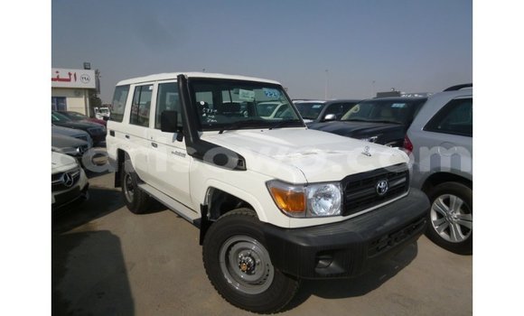 Acheter Import Voiture Toyota Land Cruiser Blanc à Import - Dubai, Benin Acheter Import Voiture Toyota Land Cruiser Blanc à Import - Dubai, Benin