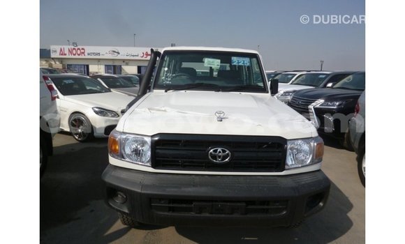 Acheter Import Voiture Toyota Land Cruiser Blanc à Import - Dubai, Benin Acheter Import Voiture Toyota Land Cruiser Blanc à Import - Dubai, Benin