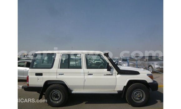 Acheter Import Voiture Toyota Land Cruiser Blanc à Import - Dubai, Benin Acheter Import Voiture Toyota Land Cruiser Blanc à Import - Dubai, Benin