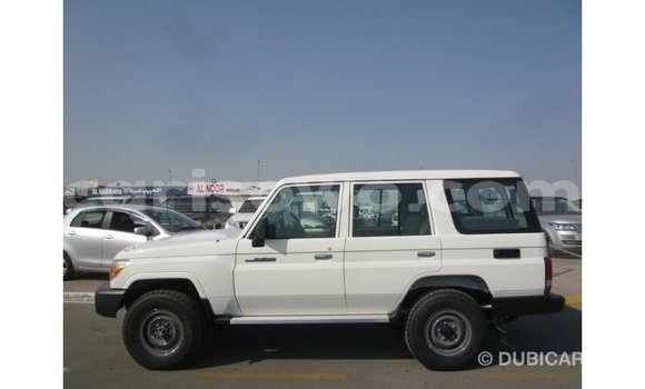 Acheter Import Voiture Toyota Land Cruiser Blanc à Import - Dubai, Benin Acheter Import Voiture Toyota Land Cruiser Blanc à Import - Dubai, Benin