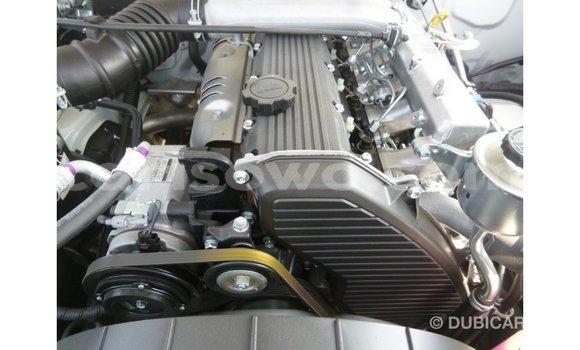 Acheter Import Voiture Toyota Land Cruiser Blanc à Import - Dubai, Benin Acheter Import Voiture Toyota Land Cruiser Blanc à Import - Dubai, Benin