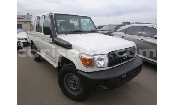 Acheter Import Voiture Toyota Land Cruiser Blanc à Import - Dubai, Benin Acheter Import Voiture Toyota Land Cruiser Blanc à Import - Dubai, Benin