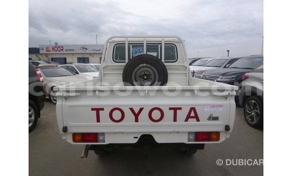 Acheter Import Voiture Toyota Land Cruiser Blanc à Import - Dubai, Benin Acheter Import Voiture Toyota Land Cruiser Blanc à Import - Dubai, Benin