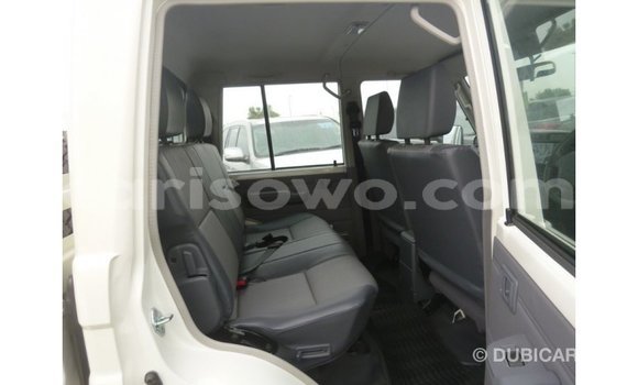 Acheter Import Voiture Toyota Land Cruiser Blanc à Import - Dubai, Benin Acheter Import Voiture Toyota Land Cruiser Blanc à Import - Dubai, Benin