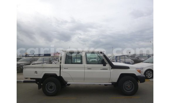 Acheter Import Voiture Toyota Land Cruiser Blanc à Import - Dubai, Benin Acheter Import Voiture Toyota Land Cruiser Blanc à Import - Dubai, Benin