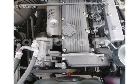 Acheter Import Voiture Toyota Land Cruiser Blanc à Import - Dubai, Benin Acheter Import Voiture Toyota Land Cruiser Blanc à Import - Dubai, Benin