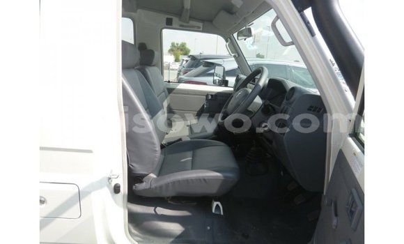 Buy Import Toyota Land Cruiser White Car in Import - Dubai in Benign Buy Import Toyota Land Cruiser White Car in Import - Dubai in Benign