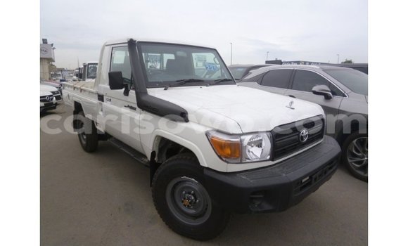 Acheter Import Voiture Toyota Land Cruiser Blanc à Import - Dubai, Benin Acheter Import Voiture Toyota Land Cruiser Blanc à Import - Dubai, Benin