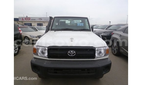 Acheter Import Voiture Toyota Land Cruiser Blanc à Import - Dubai, Benin Acheter Import Voiture Toyota Land Cruiser Blanc à Import - Dubai, Benin