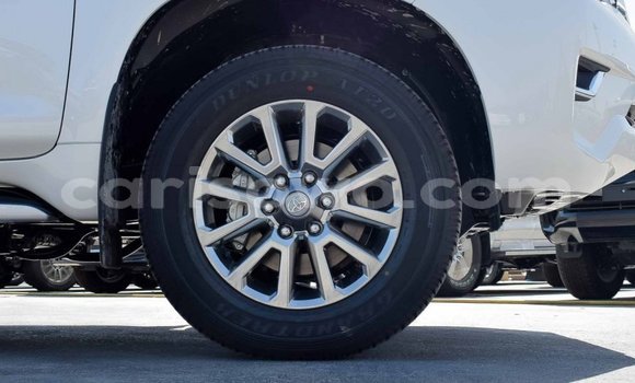 Acheter Neuf Voiture Toyota Land Cruiser Prado Blanc à Abomey, Benin Acheter Neuf Voiture Toyota Land Cruiser Prado Blanc à Abomey, Benin