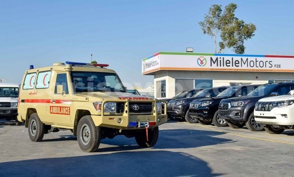 Acheter Neuf Voiture Toyota Land Cruiser Beige à Abomey, Benin Acheter Neuf Voiture Toyota Land Cruiser Beige à Abomey, Benin
