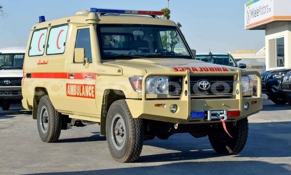 Acheter Neuf Voiture Toyota Land Cruiser Beige à Abomey, Benin Acheter Neuf Voiture Toyota Land Cruiser Beige à Abomey, Benin
