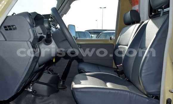 Acheter Neuf Voiture Toyota Land Cruiser Beige à Abomey, Benin Acheter Neuf Voiture Toyota Land Cruiser Beige à Abomey, Benin