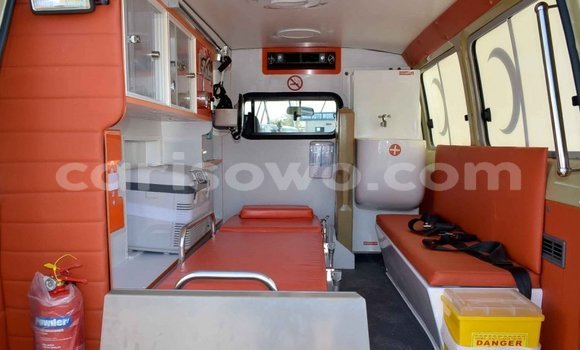 Acheter Neuf Voiture Toyota Land Cruiser Beige à Abomey, Benin Acheter Neuf Voiture Toyota Land Cruiser Beige à Abomey, Benin