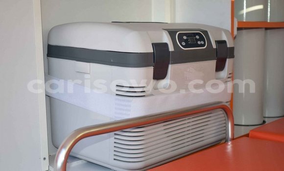 Acheter Neuf Voiture Toyota Land Cruiser Beige à Abomey, Benin Acheter Neuf Voiture Toyota Land Cruiser Beige à Abomey, Benin