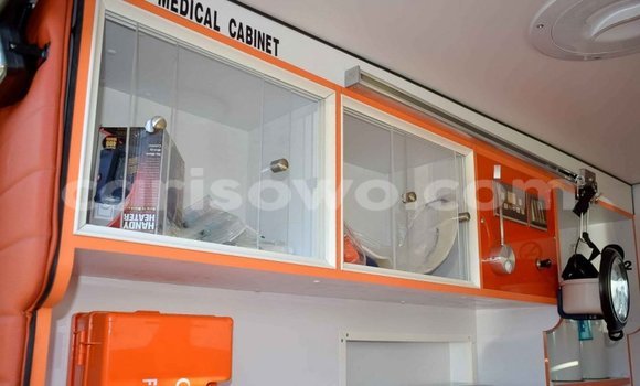 Acheter Neuf Voiture Toyota Land Cruiser Beige à Abomey, Benin Acheter Neuf Voiture Toyota Land Cruiser Beige à Abomey, Benin