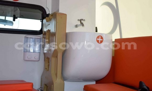 Acheter Neuf Voiture Toyota Land Cruiser Beige à Abomey, Benin Acheter Neuf Voiture Toyota Land Cruiser Beige à Abomey, Benin