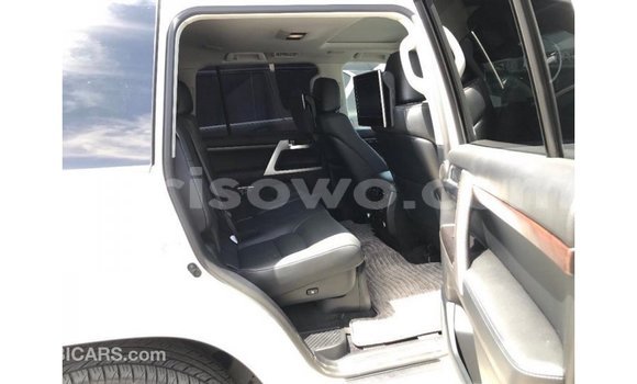 Buy Import Toyota Land Cruiser White Car in Import - Dubai in Benign Buy Import Toyota Land Cruiser White Car in Import - Dubai in Benign