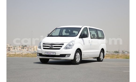 Sayi Imported Hyundai Chorus White Babbar mota in Import - Dubai a Benin