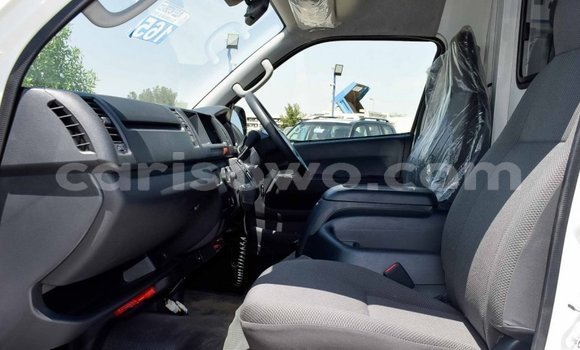 Acheter Neuf Voiture Toyota Hiace Blanc à Abomey, Benin Acheter Neuf Voiture Toyota Hiace Blanc à Abomey, Benin