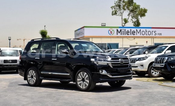 Acheter Neuf Voiture Toyota Land Cruiser Noir à Abomey, Benin Acheter Neuf Voiture Toyota Land Cruiser Noir à Abomey, Benin