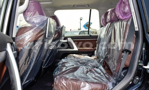 Acheter Neuf Voiture Toyota Land Cruiser Noir à Abomey, Benin Acheter Neuf Voiture Toyota Land Cruiser Noir à Abomey, Benin