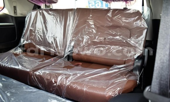 Acheter Neuf Voiture Toyota Land Cruiser Noir à Abomey, Benin Acheter Neuf Voiture Toyota Land Cruiser Noir à Abomey, Benin