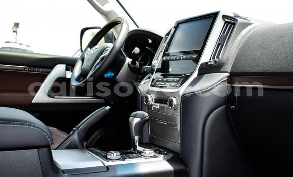 Acheter Neuf Voiture Toyota Land Cruiser Noir à Abomey, Benin Acheter Neuf Voiture Toyota Land Cruiser Noir à Abomey, Benin