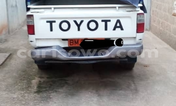 Ra Àlòkù Toyota Hilux funfun Ọkọ̀ in Cotonou ni Benin Ra Àlòkù Toyota Hilux funfun Ọkọ̀ in Cotonou ni Benin