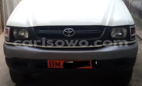 Ra Àlòkù Toyota Hilux funfun Ọkọ̀ in Cotonou ni Benin Ra Àlòkù Toyota Hilux funfun Ọkọ̀ in Cotonou ni Benin