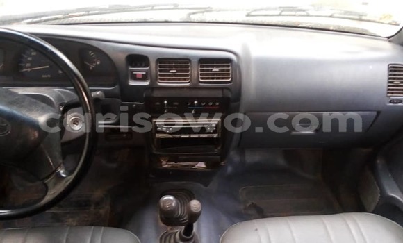 Ra Àlòkù Toyota Hilux funfun Ọkọ̀ in Cotonou ni Benin Ra Àlòkù Toyota Hilux funfun Ọkọ̀ in Cotonou ni Benin
