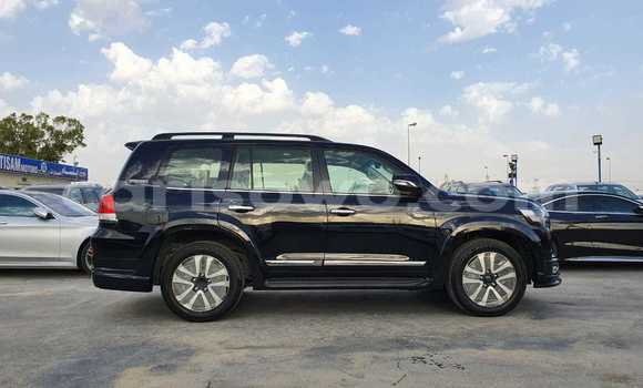 Acheter Neuf Voiture Toyota Land Cruiser Noir à Abomey, Benin Acheter Neuf Voiture Toyota Land Cruiser Noir à Abomey, Benin