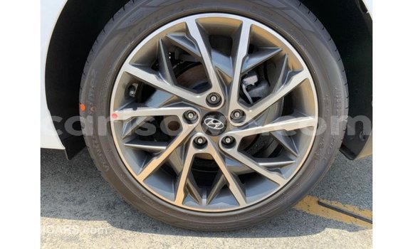 Acheter Import Voiture Hyundai Elantra Blanc à Import - Dubai, Benin Acheter Import Voiture Hyundai Elantra Blanc à Import - Dubai, Benin