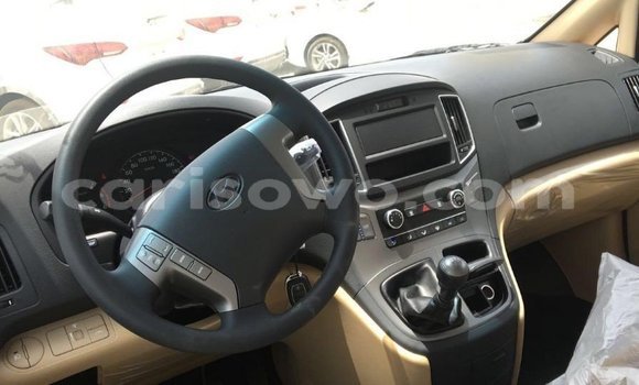 Ra Imported Hyundai Chorus funfun Ọkọ̀ akẹ́rù ńlá in Import - Dubai ni Benin Ra Imported Hyundai Chorus funfun Ọkọ̀ akẹ́rù ńlá in Import - Dubai ni Benin