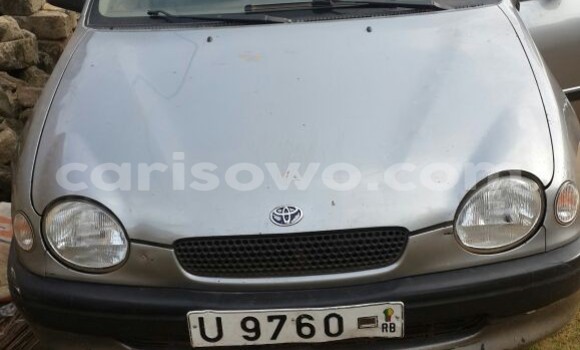 Sayi Na hannu Toyota Corolla Azurfa Mota in Cotonou a Benin Sayi Na hannu Toyota Corolla Azurfa Mota in Cotonou a Benin