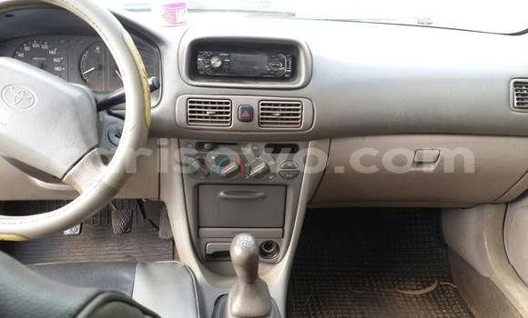 Sayi Na hannu Toyota Corolla Azurfa Mota in Cotonou a Benin Sayi Na hannu Toyota Corolla Azurfa Mota in Cotonou a Benin