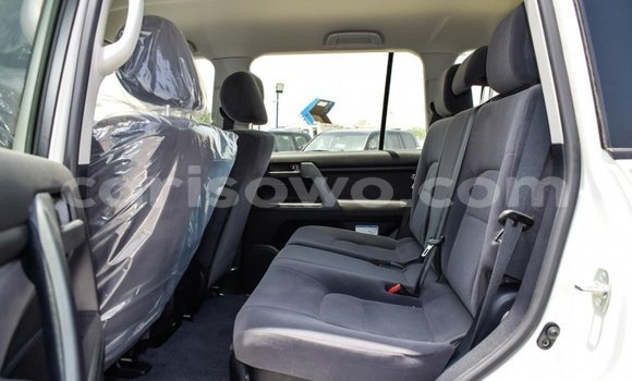 Acheter Neuf Voiture Toyota Land Cruiser Noir à Abomey, Benin Acheter Neuf Voiture Toyota Land Cruiser Noir à Abomey, Benin