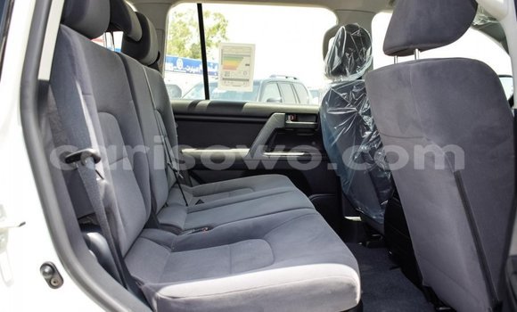 Acheter Neuf Voiture Toyota Land Cruiser Noir à Abomey, Benin Acheter Neuf Voiture Toyota Land Cruiser Noir à Abomey, Benin